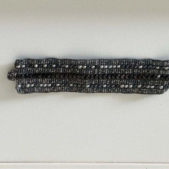 Elegant Beaded Bracelet - Black and Gray - Picture 2 of 2